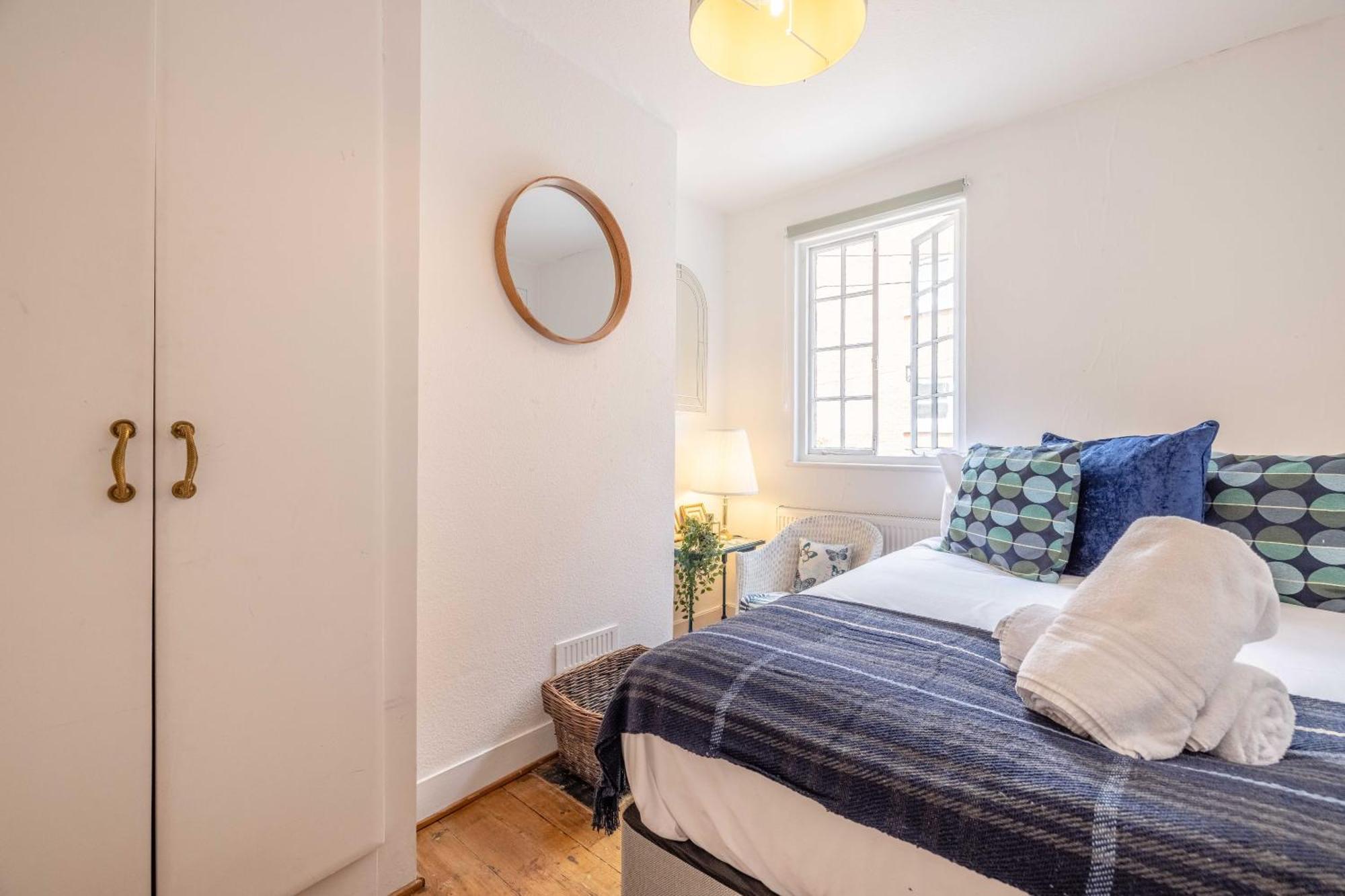 Royal Castle With Alfresco Dining And Parking Sl4 2 Bed 1 Bath Characterful Villa Windsor