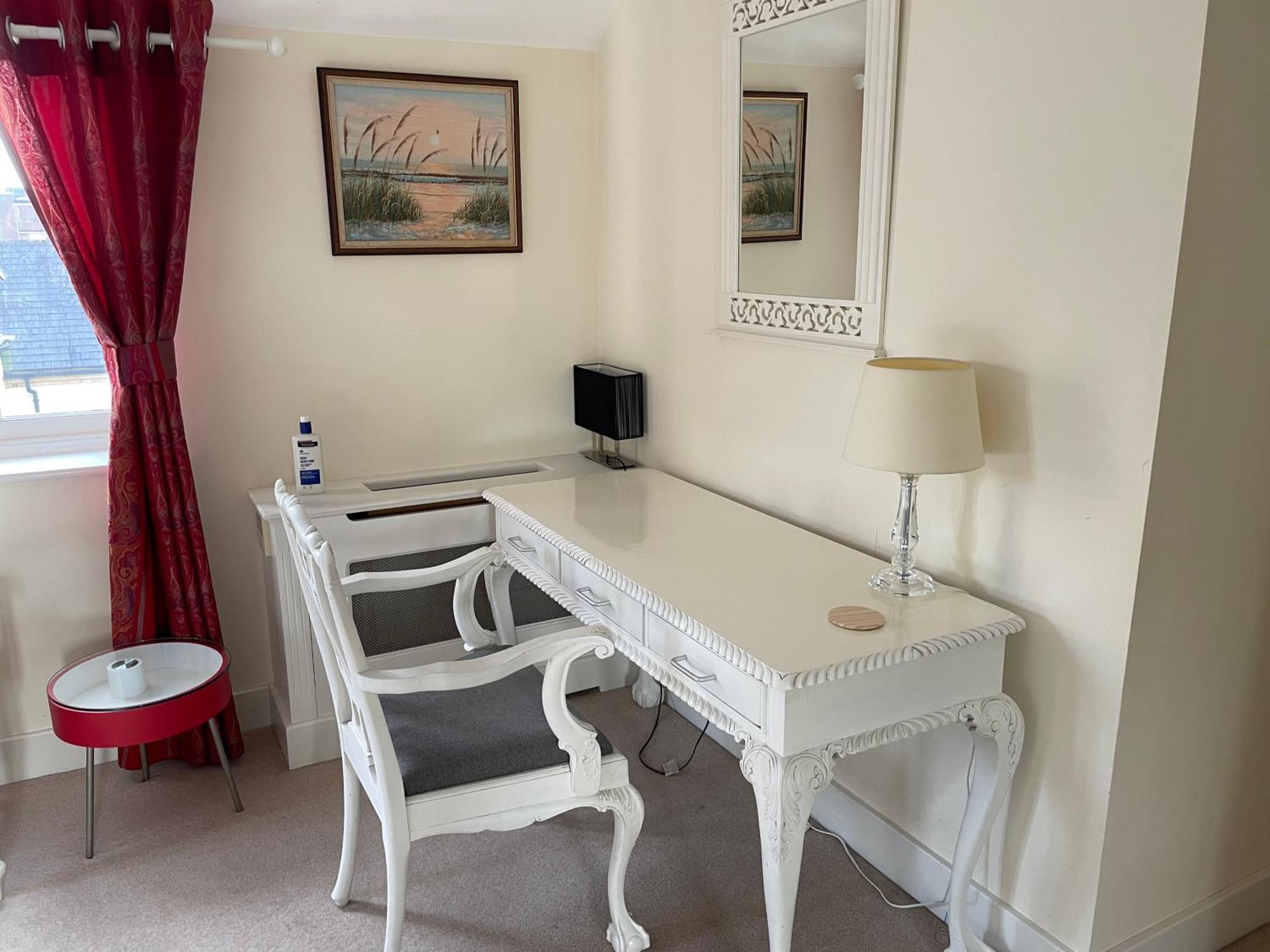 Floor En-suite Double Bedrooms With Great View Of Castle & Free Parking Homestay Windsor