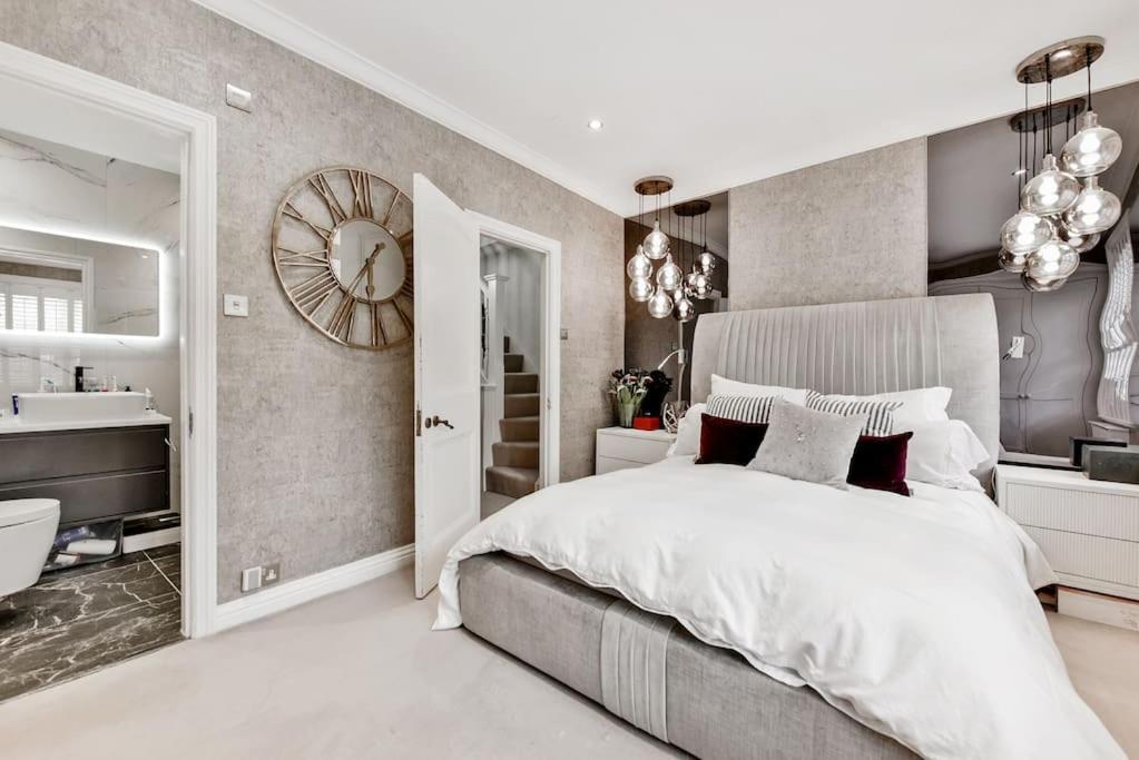 Chic 3-bed Townhouse,2 Mins To Windsor's Long Walk Windsor