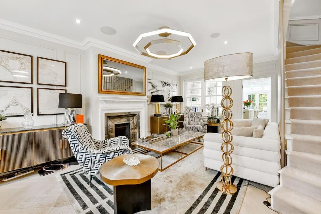 Chic 3-bed Townhouse,2 Mins To Windsor's Long Walk *