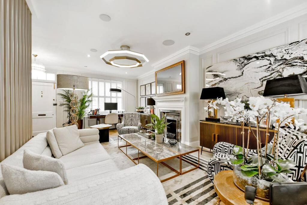 Chic 3-bed Townhouse,2 Mins To Windsor's Long Walk Holiday home *