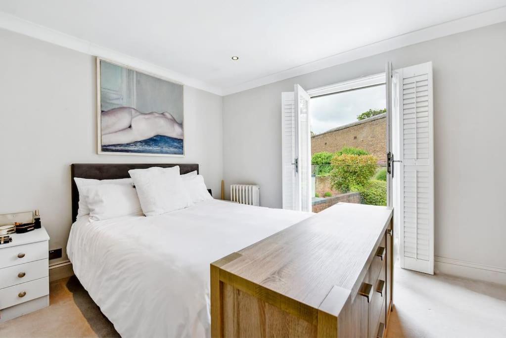 Chic 3-bed Townhouse,2 Mins To Windsor's Long Walk