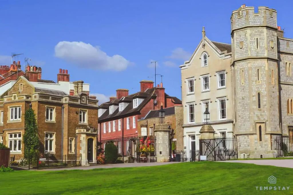 Holiday home Chic 3-bed Townhouse,2 Mins To Windsor's Long Walk