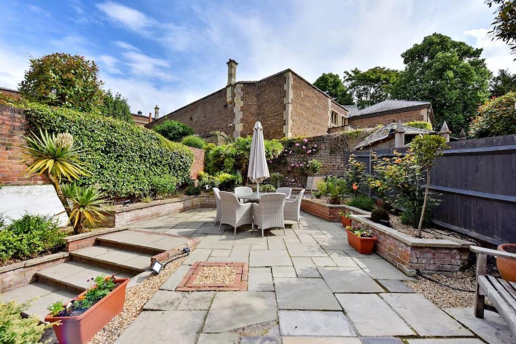 Chic 3-bed Townhouse,2 Mins To Windsor's Long Walk * Windsor