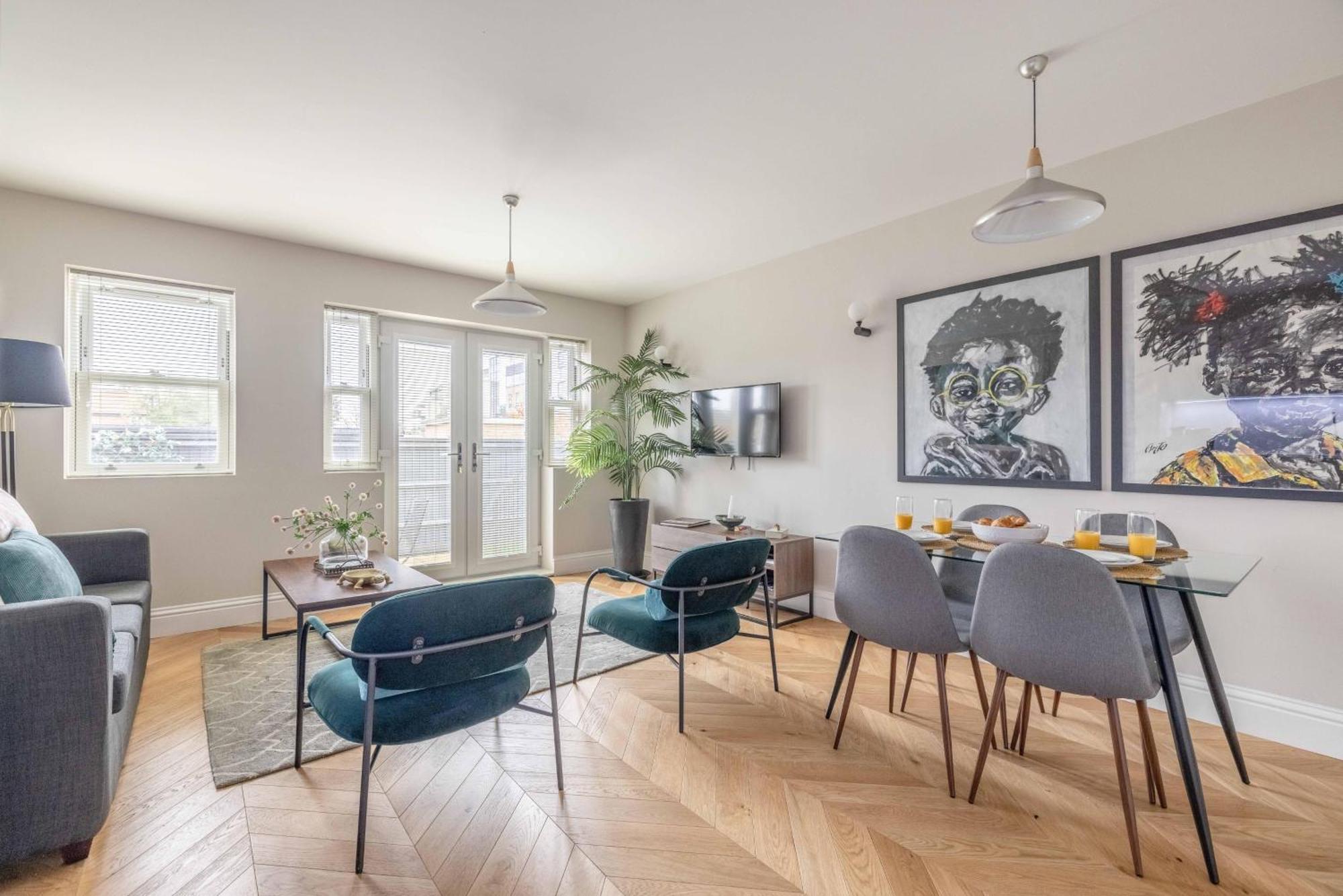 Modern 2 Bed Oasis - Private Parking & Garden * Windsor