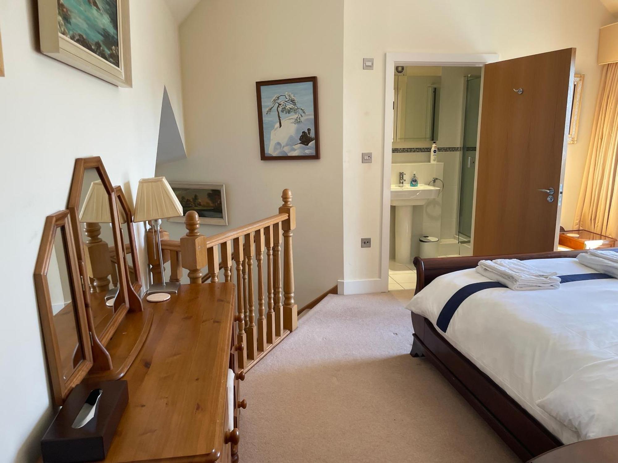 Homestay Floor En-suite Double Bedrooms With Great View Of Castle & Free Parking
