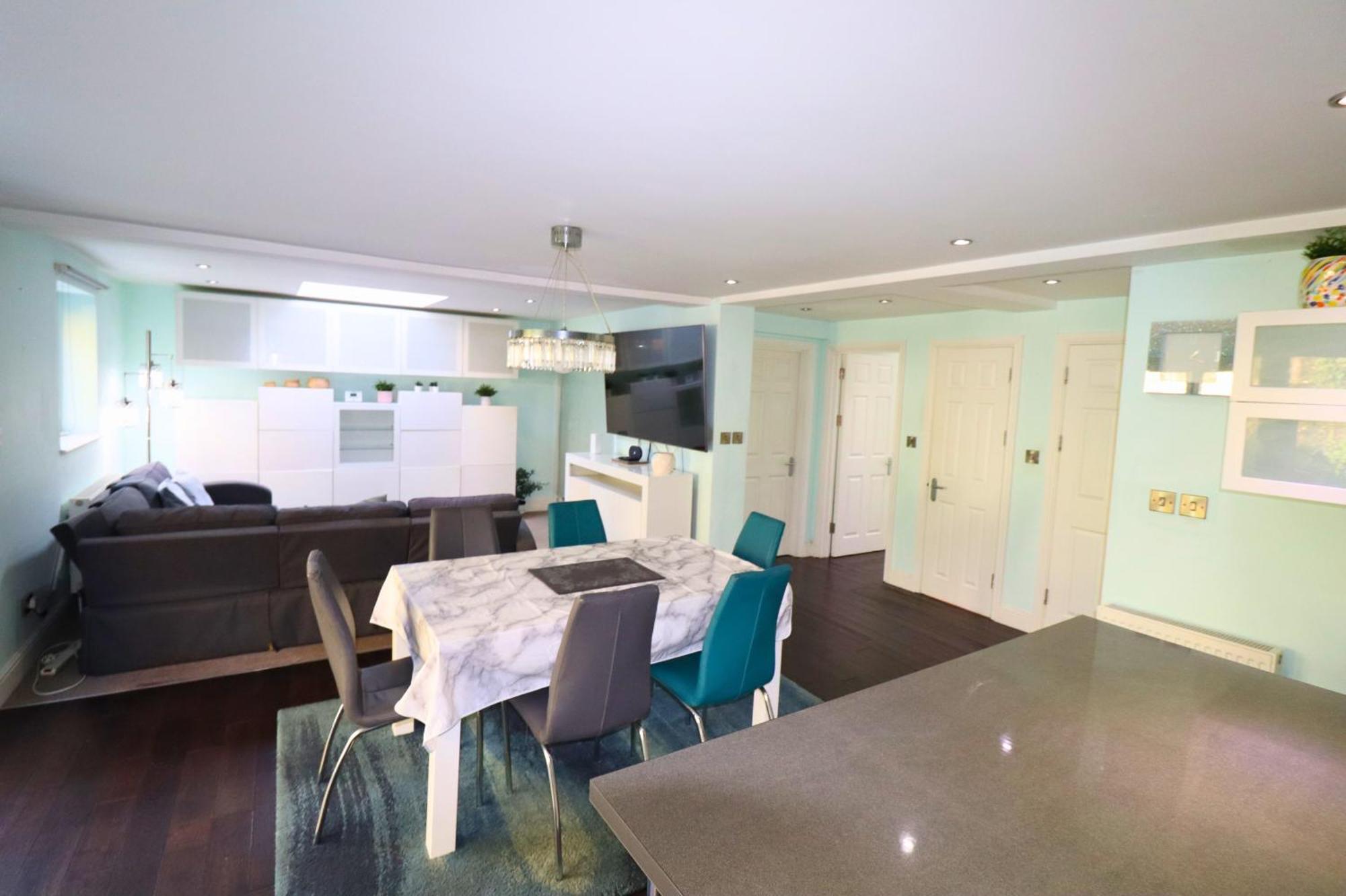 Holiday home Spacious 4-bedroom House In Winkfield