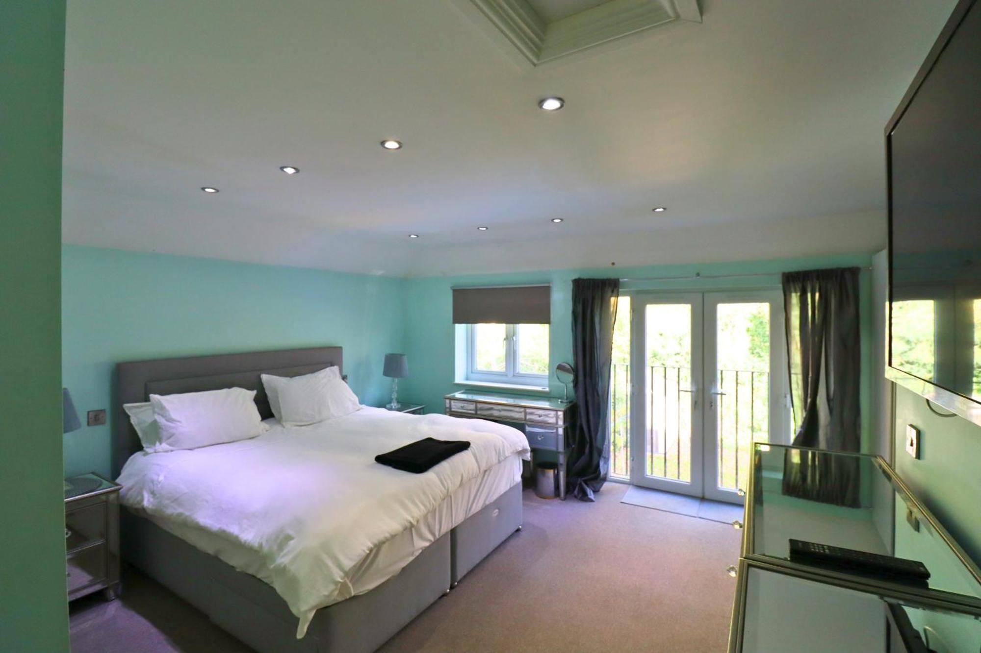 Holiday home Spacious 4-bedroom House In Winkfield Windsor