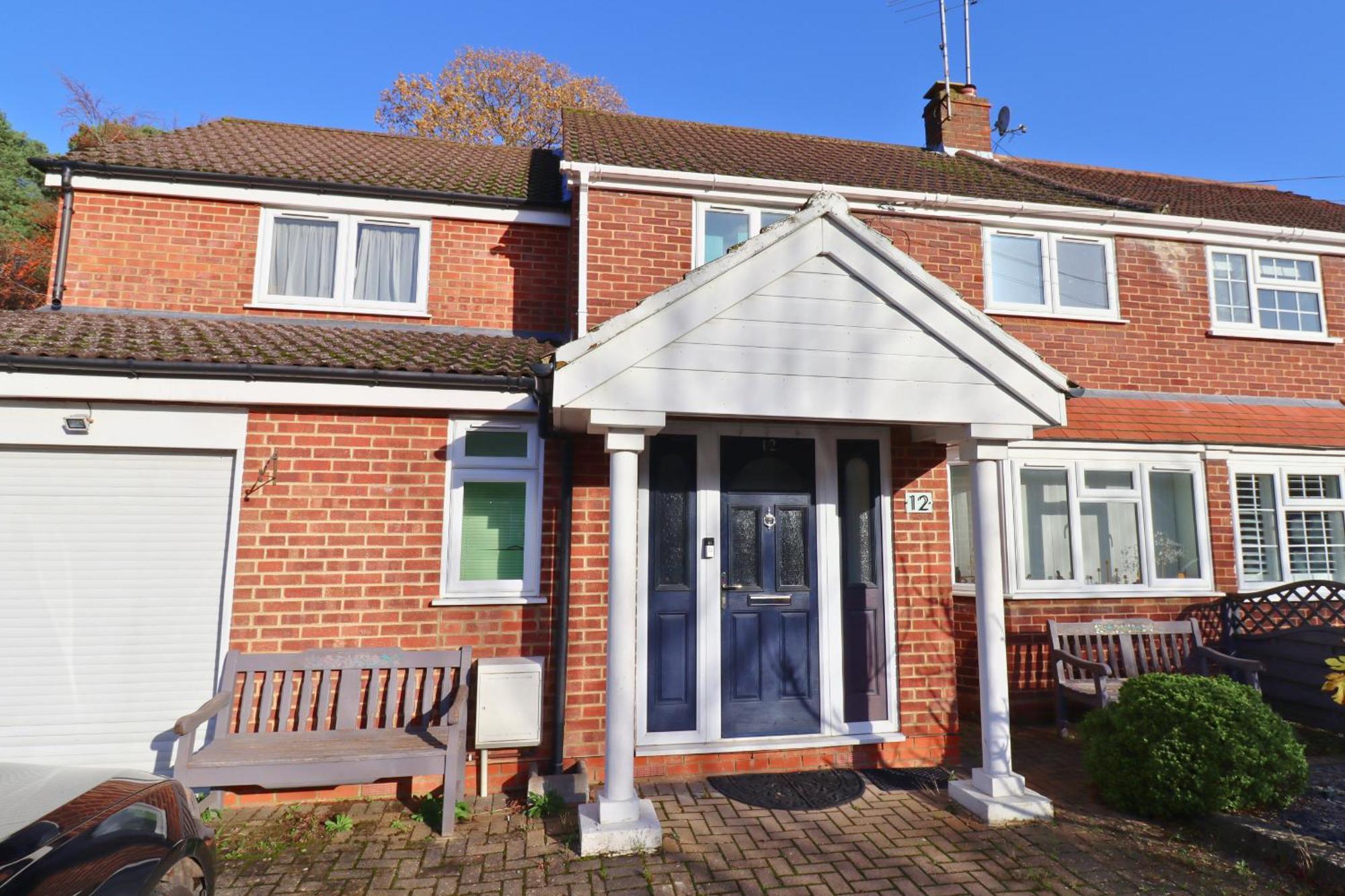 Spacious 4-bedroom House In Winkfield *