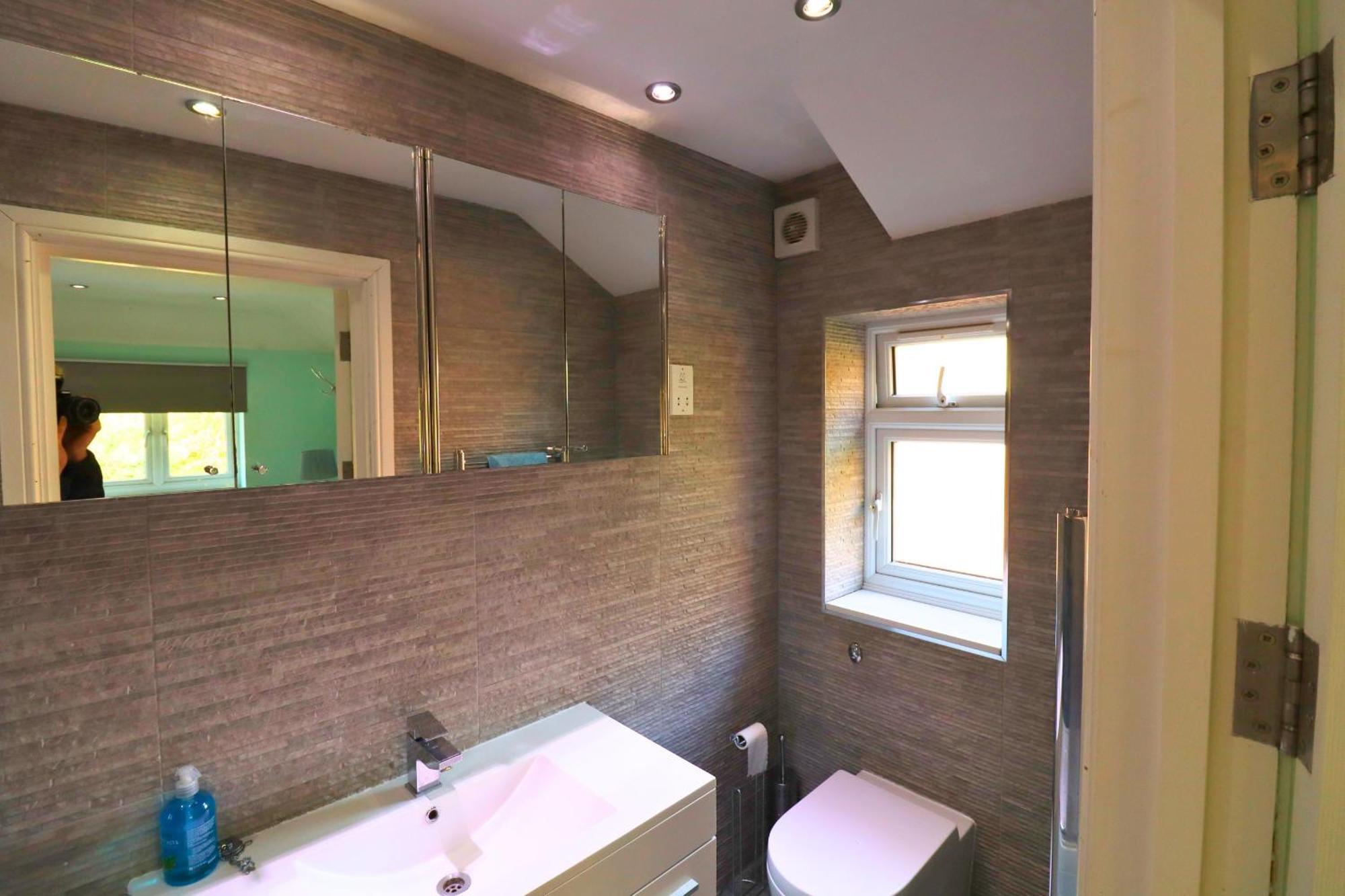 Spacious 4-bedroom House In Winkfield Windsor