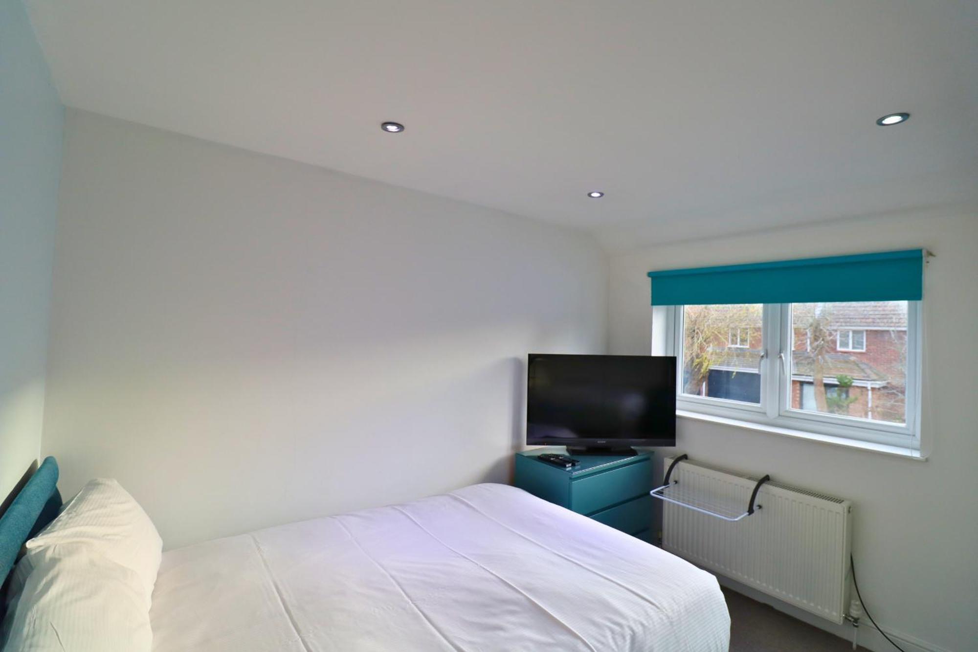 Spacious 4-bedroom House In Winkfield Holiday home Windsor