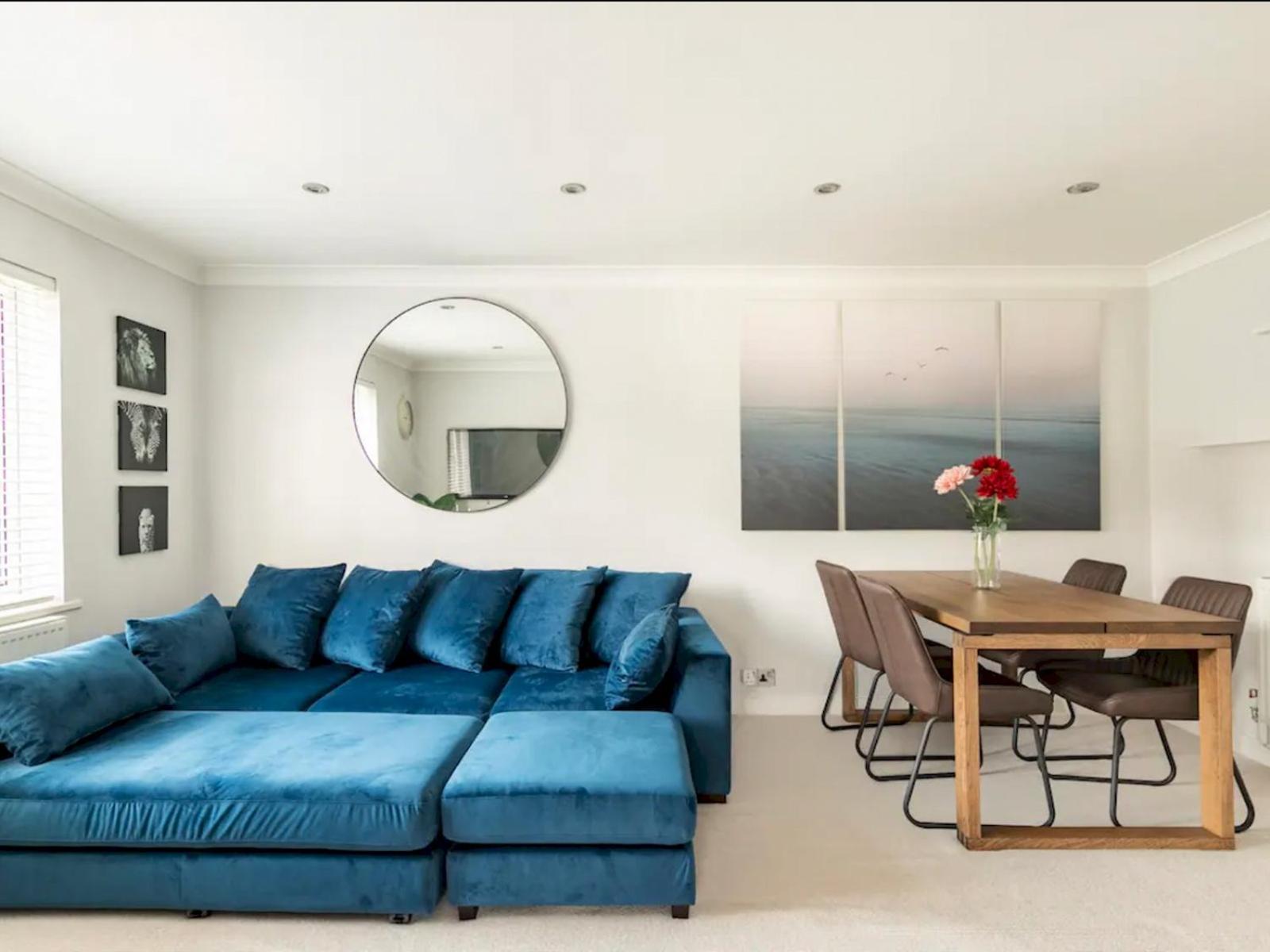 Pass The Keys Bright And Spacious Apartment-unbeatable Location!