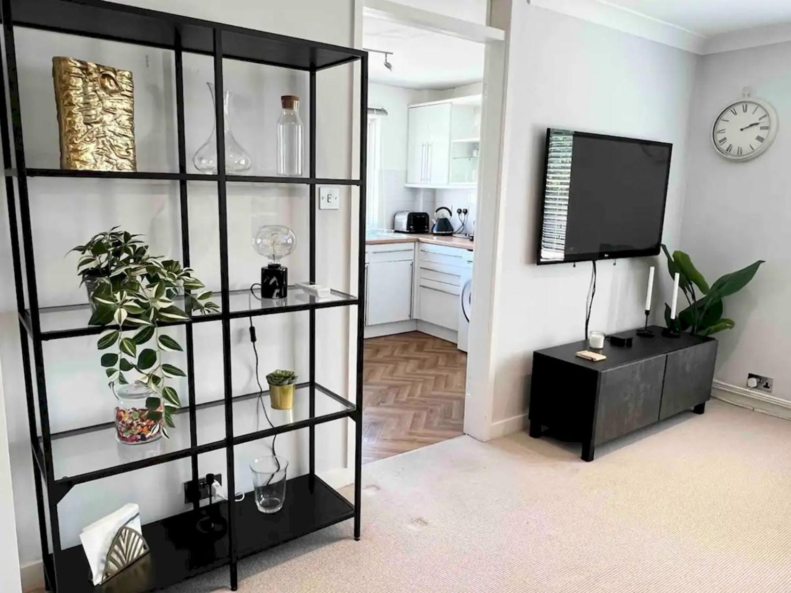 Apartment Pass The Keys Bright And Spacious Apartment-unbeatable Location!