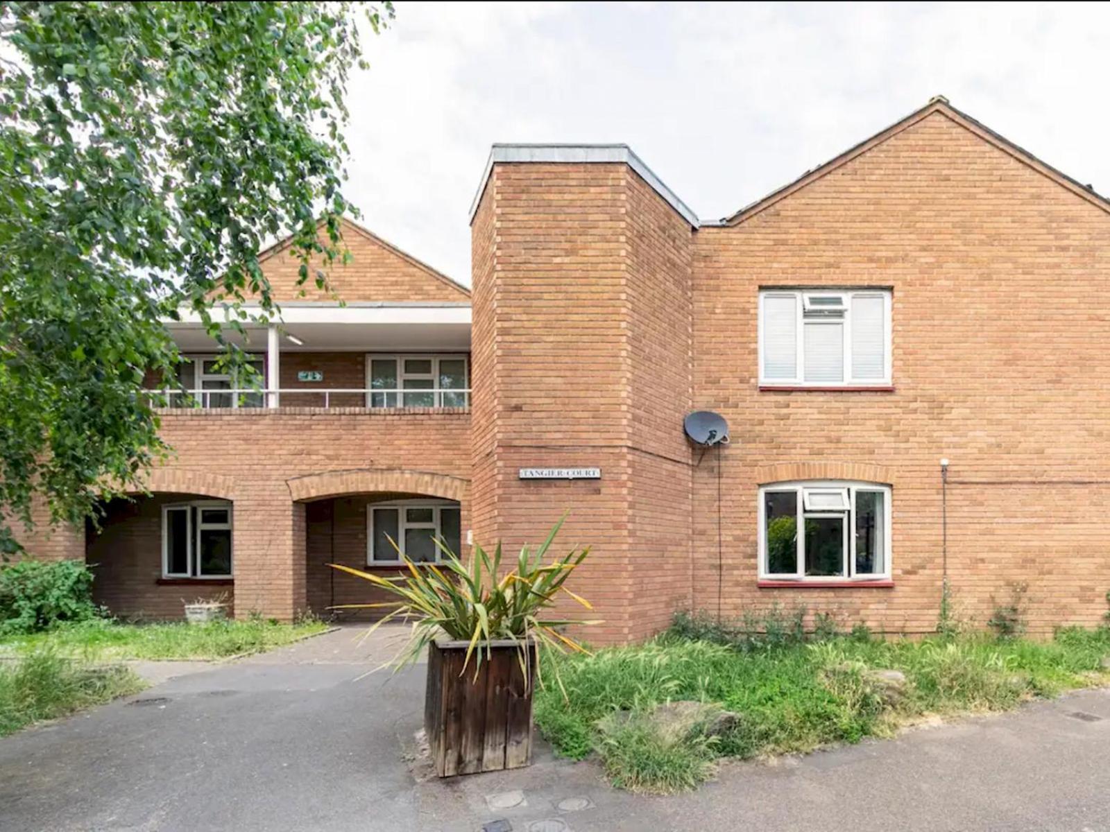 Pass The Keys Bright And Spacious Apartment-unbeatable Location! *