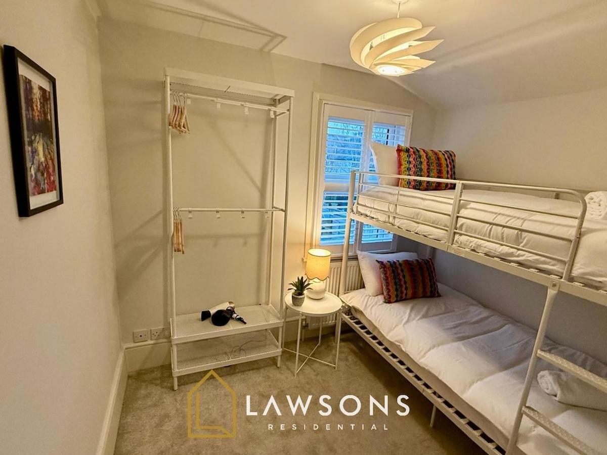 Holiday home Contemporary Townhouse Living By Lawsons With Secure Parking Windsor