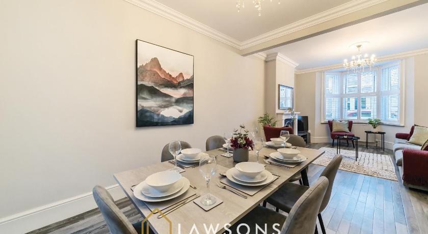 Contemporary Townhouse Living By Lawsons With Secure Parking Windsor