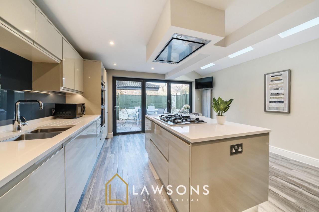 Contemporary Townhouse Living By Lawsons With Secure Parking * Windsor