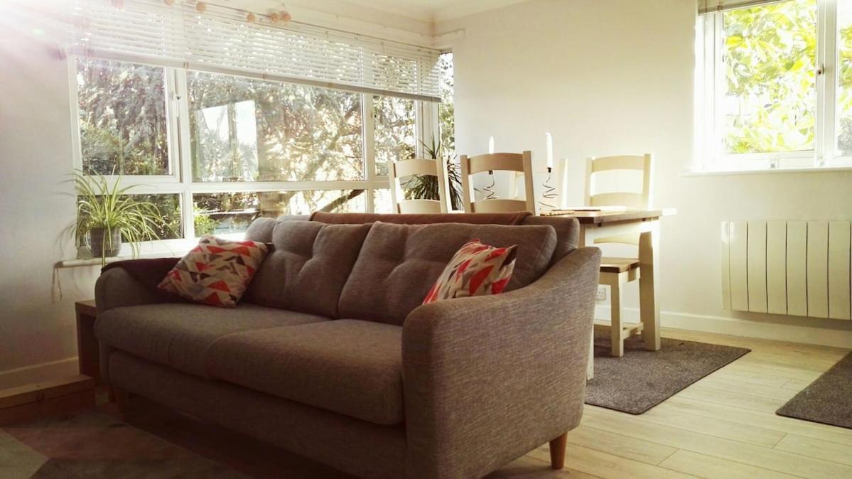 2 Bedroom Flat, Walking Distance To Town Centre Windsor