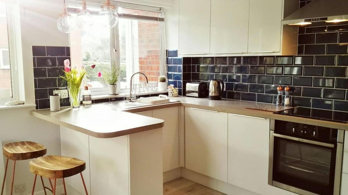 2 Bedroom Flat, Walking Distance To Town Centre * Windsor