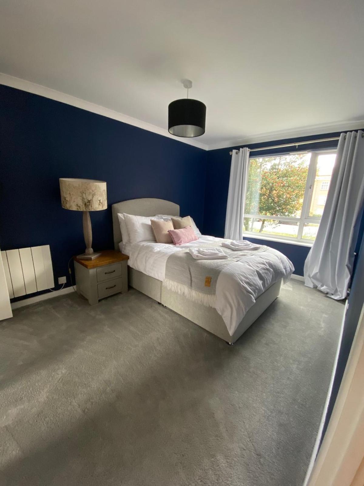 2 Bedroom Flat, Walking Distance To Town Centre * Windsor