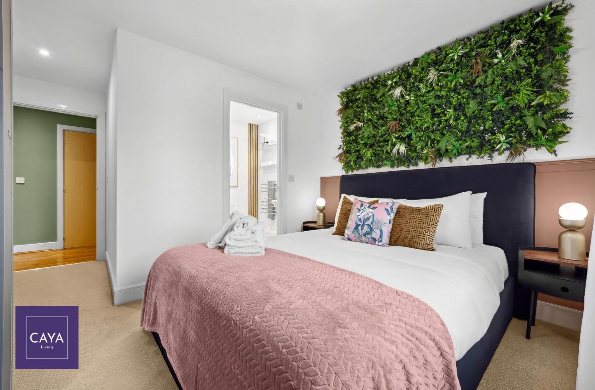 Apartment Caya Living New Luxe 2br In Berkshire - Legoland - Castle - Heathrow Sleeps 6 - Private Gated Parking