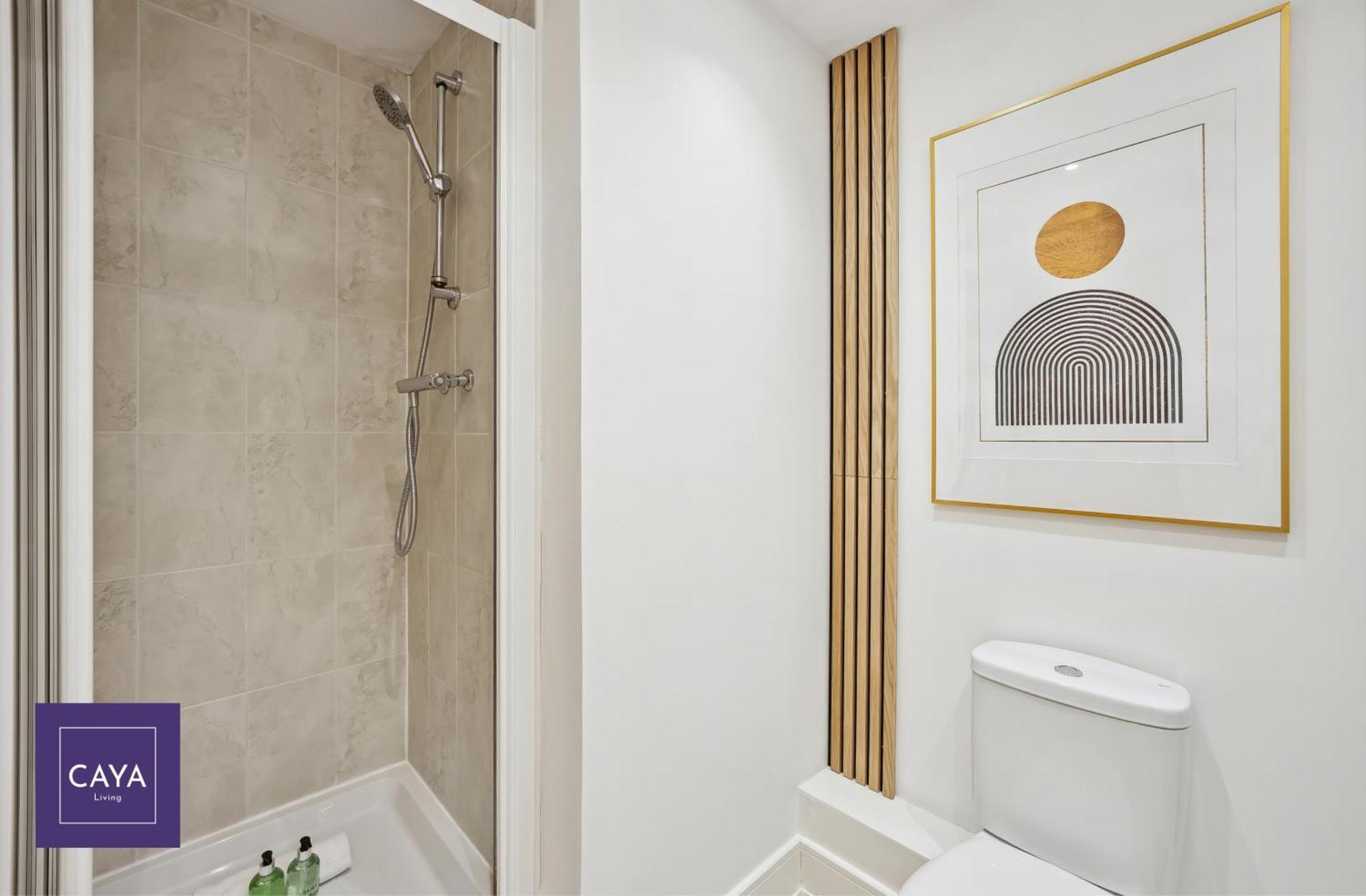 Apartment Caya Living New Luxe 2br In Berkshire - Legoland - Castle - Heathrow Sleeps 6 - Private Gated Parking *