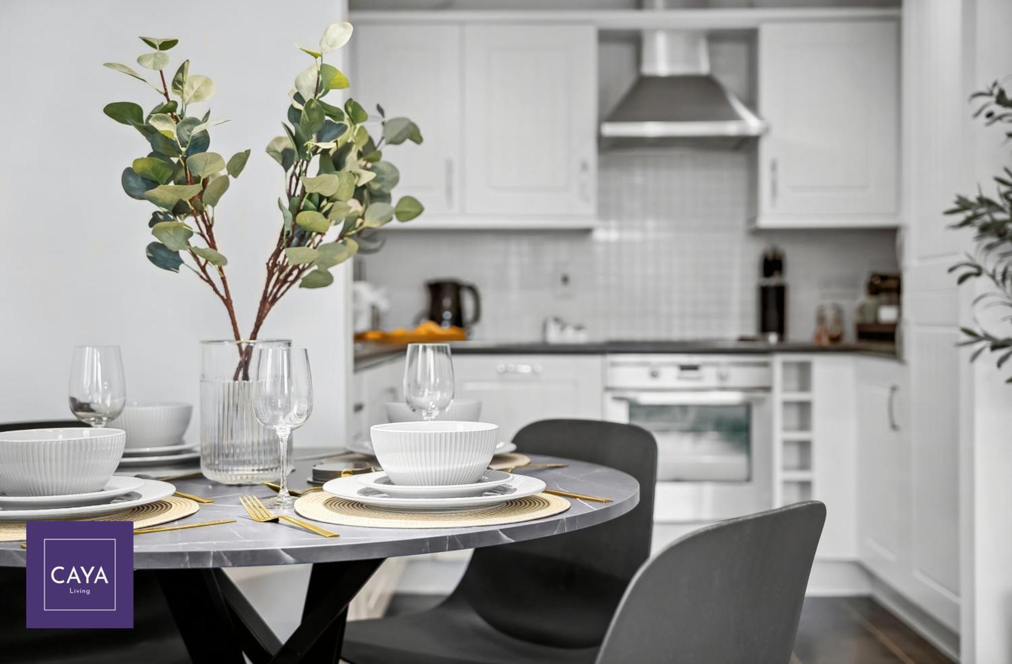 Caya Living New Luxe 2br In Berkshire - Legoland - Castle - Heathrow Sleeps 6 - Private Gated Parking *
