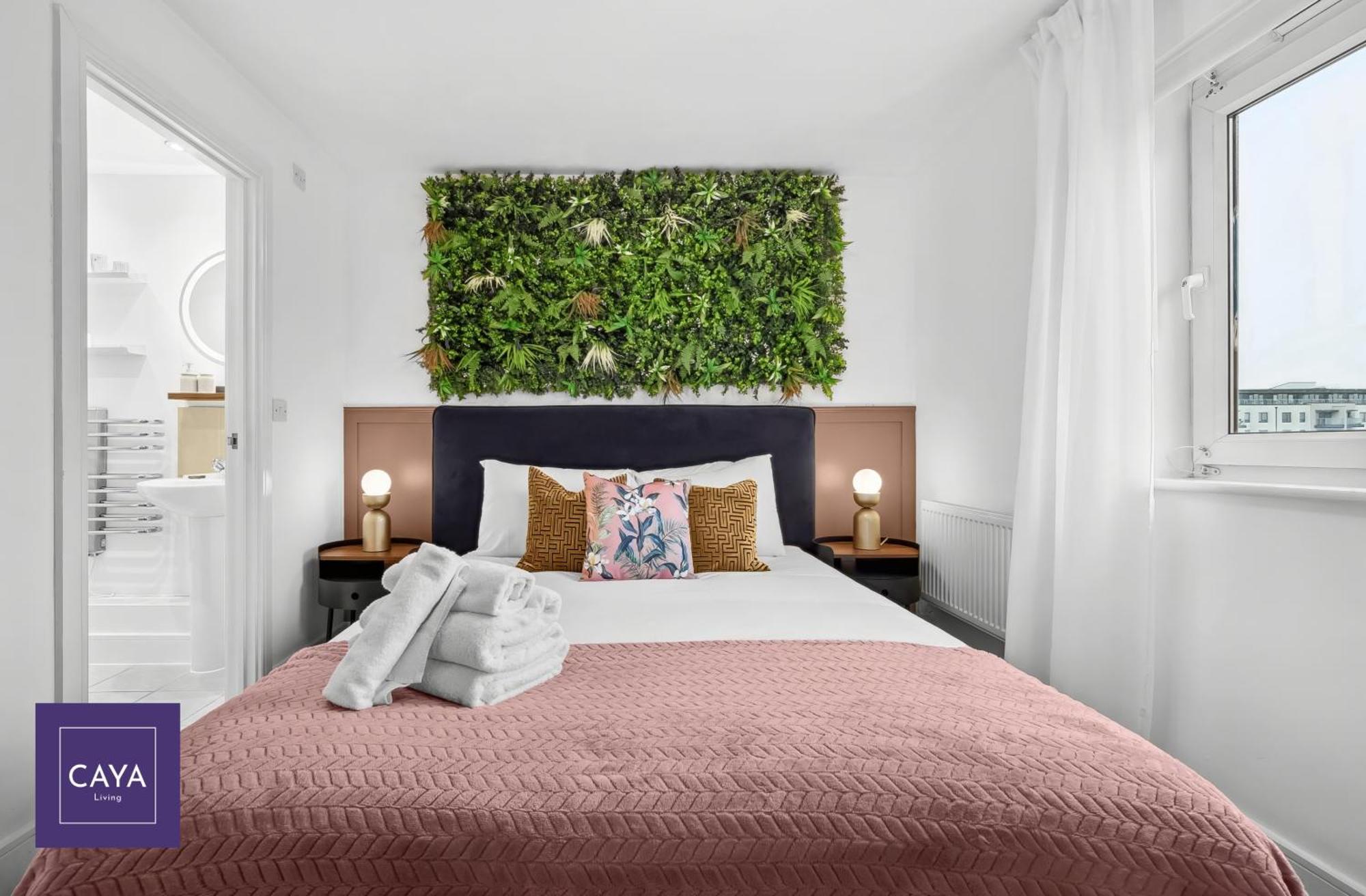 Apartment Caya Living New Luxe 2br In Berkshire - Legoland - Castle - Heathrow Sleeps 6 - Private Gated Parking