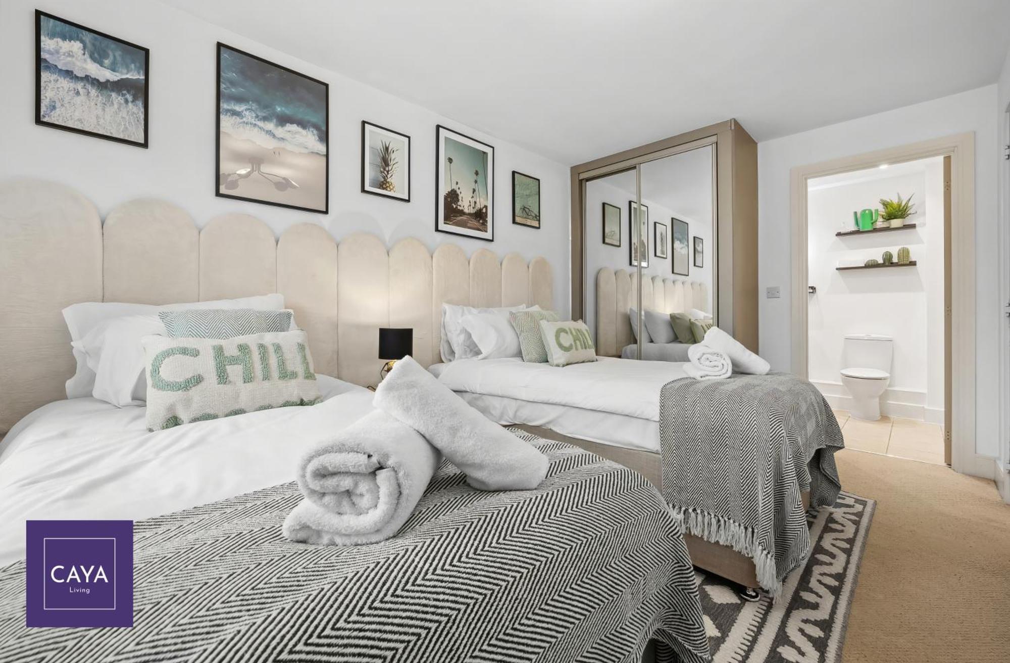 Caya Living New Luxe 2br In Berkshire - Legoland - Castle - Heathrow Sleeps 6 - Private Gated Parking *