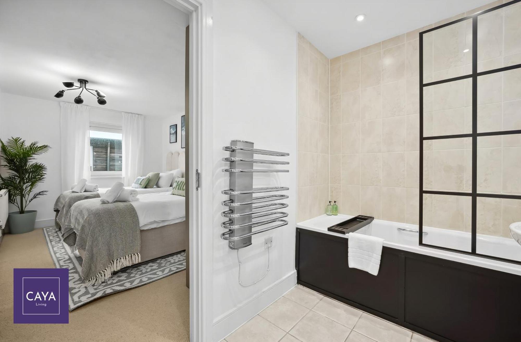 Apartment Caya Living New Luxe 2br In Berkshire - Legoland - Castle - Heathrow Sleeps 6 - Private Gated Parking *