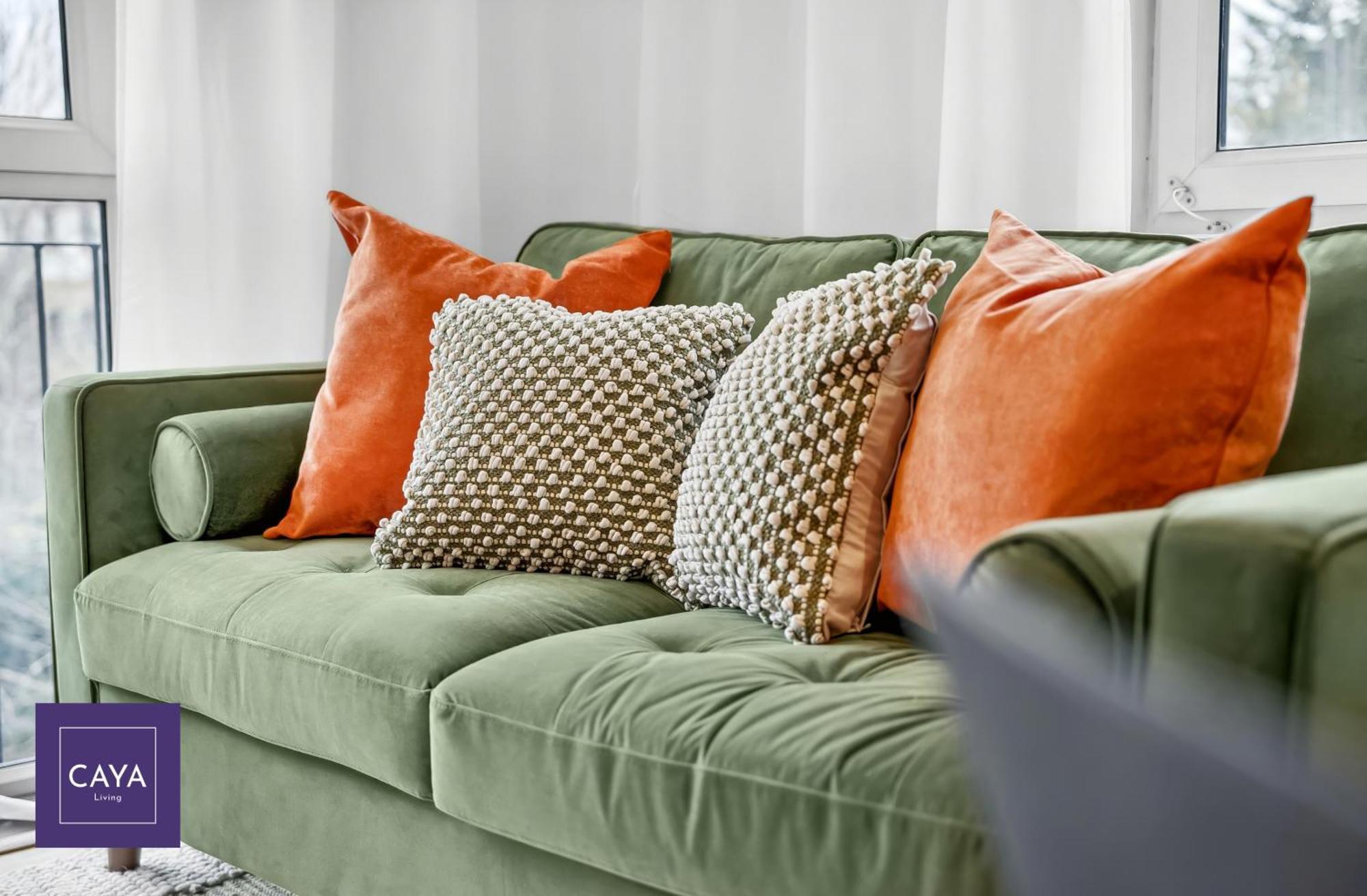 Caya Living New Luxe 2br In Berkshire - Legoland - Castle - Heathrow Sleeps 6 - Private Gated Parking *