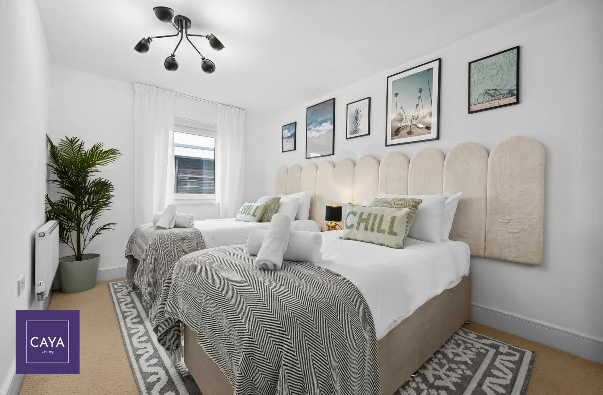 Caya Living New Luxe 2br In Berkshire - Legoland - Castle - Heathrow Sleeps 6 - Private Gated Parking Apartment *