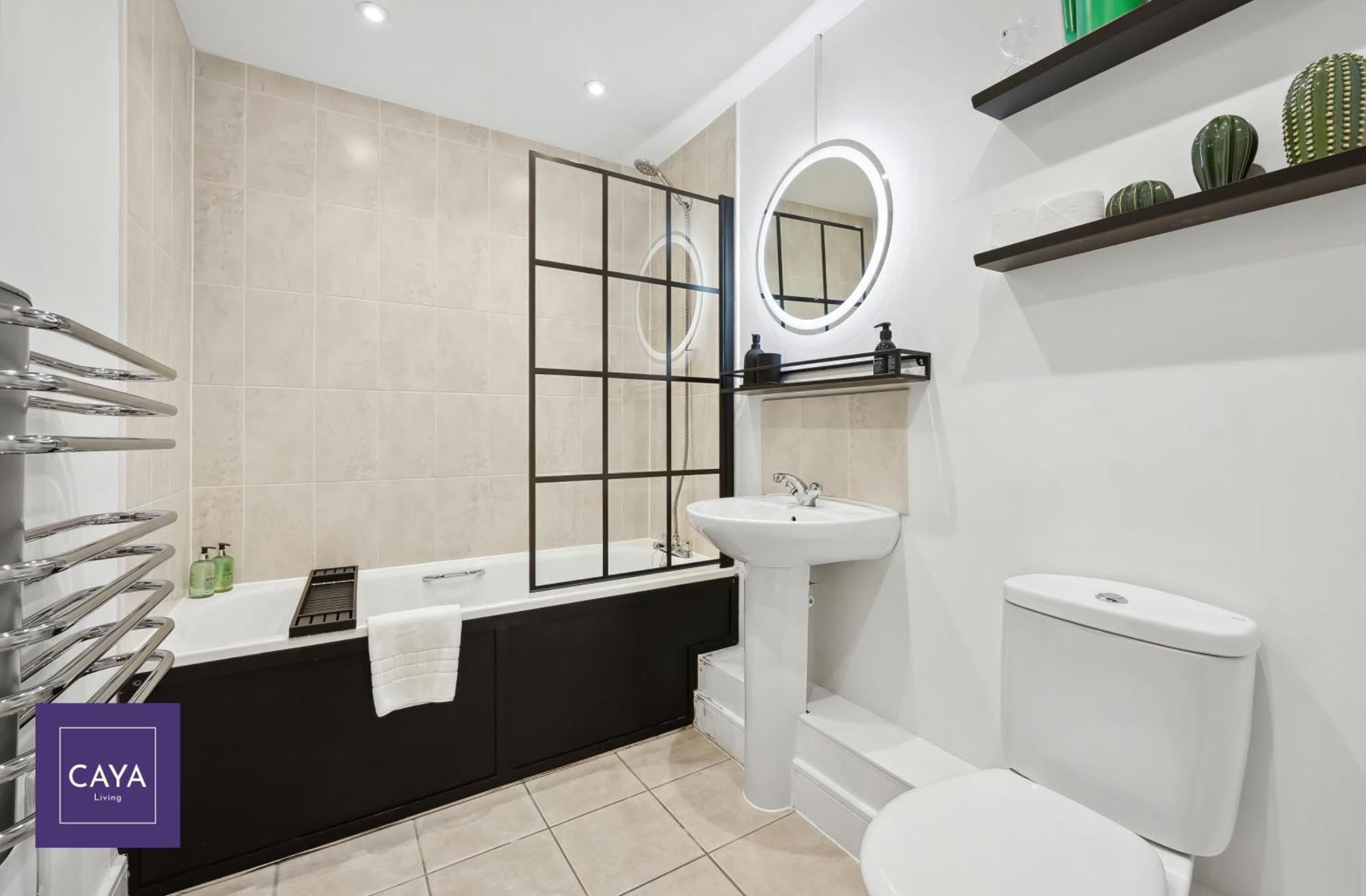 Apartment Caya Living New Luxe 2br In Berkshire - Legoland - Castle - Heathrow Sleeps 6 - Private Gated Parking *
