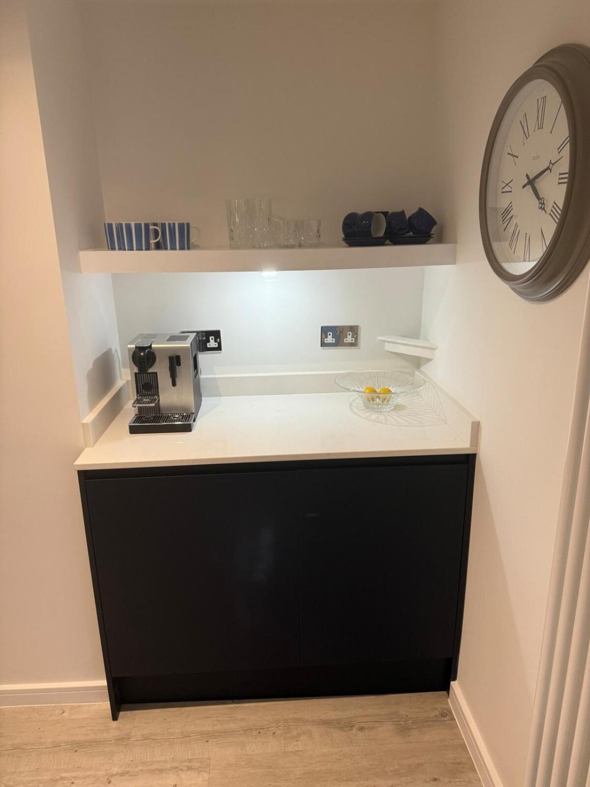 Large 1 Bedroom Self Contained Garden Flat Apartment *