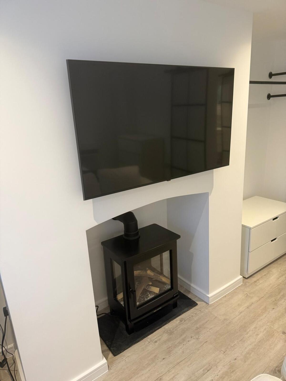 Apartment Large 1 Bedroom Self Contained Garden Flat *