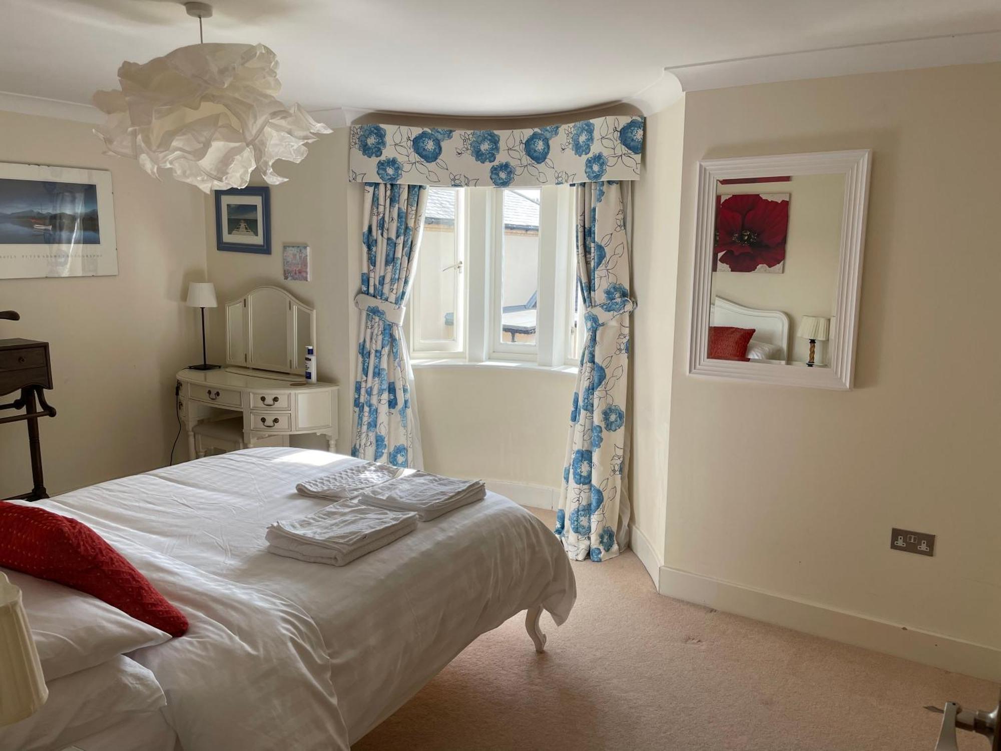 Homestay Floor En-suite Double Bedrooms With Great View Of Castle & Free Parking *