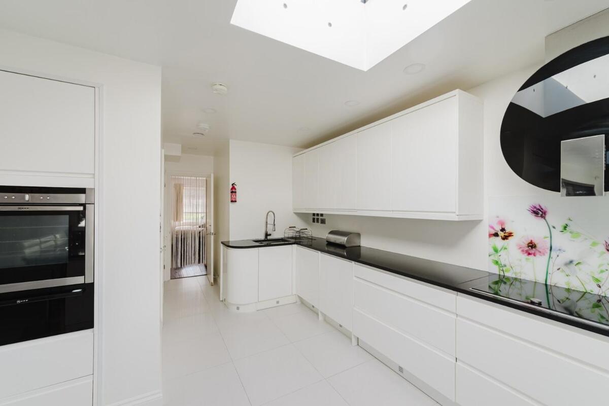 Four Bedroom House By Brookland Serviced Short Lets London With Free Wifi Apartment *