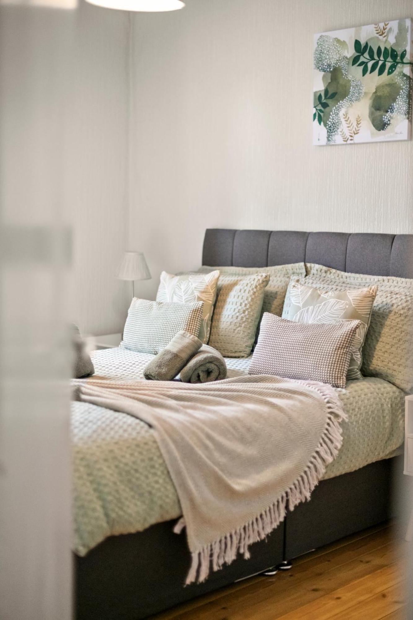 Holiday home Charming With Free Parking That Is Perfect For Relaxation