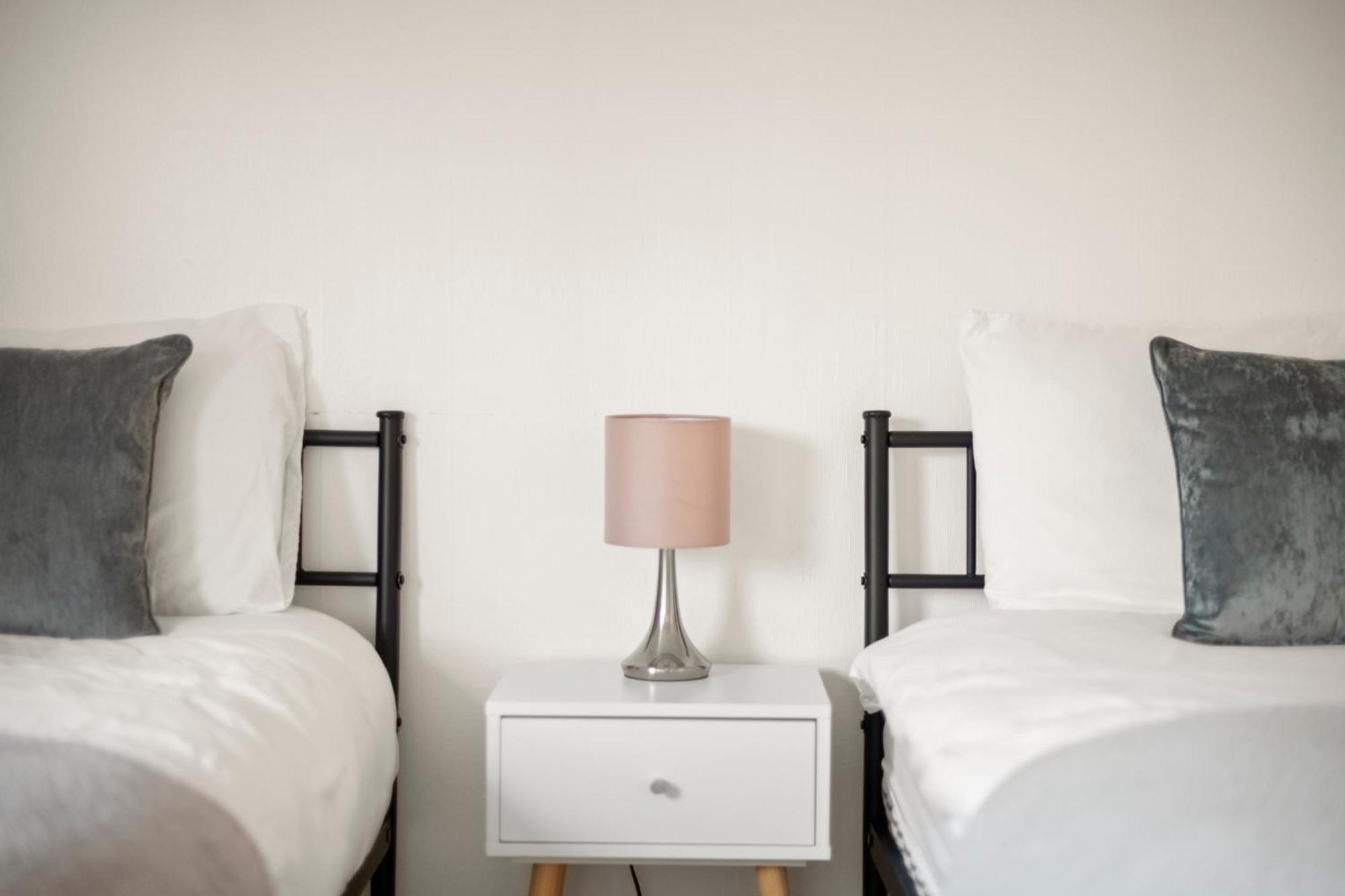 Charming With Free Parking That Is Perfect For Relaxation *