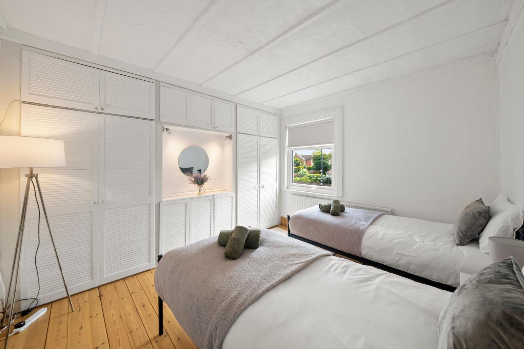 Charming With Free Parking That Is Perfect For Relaxation Windsor