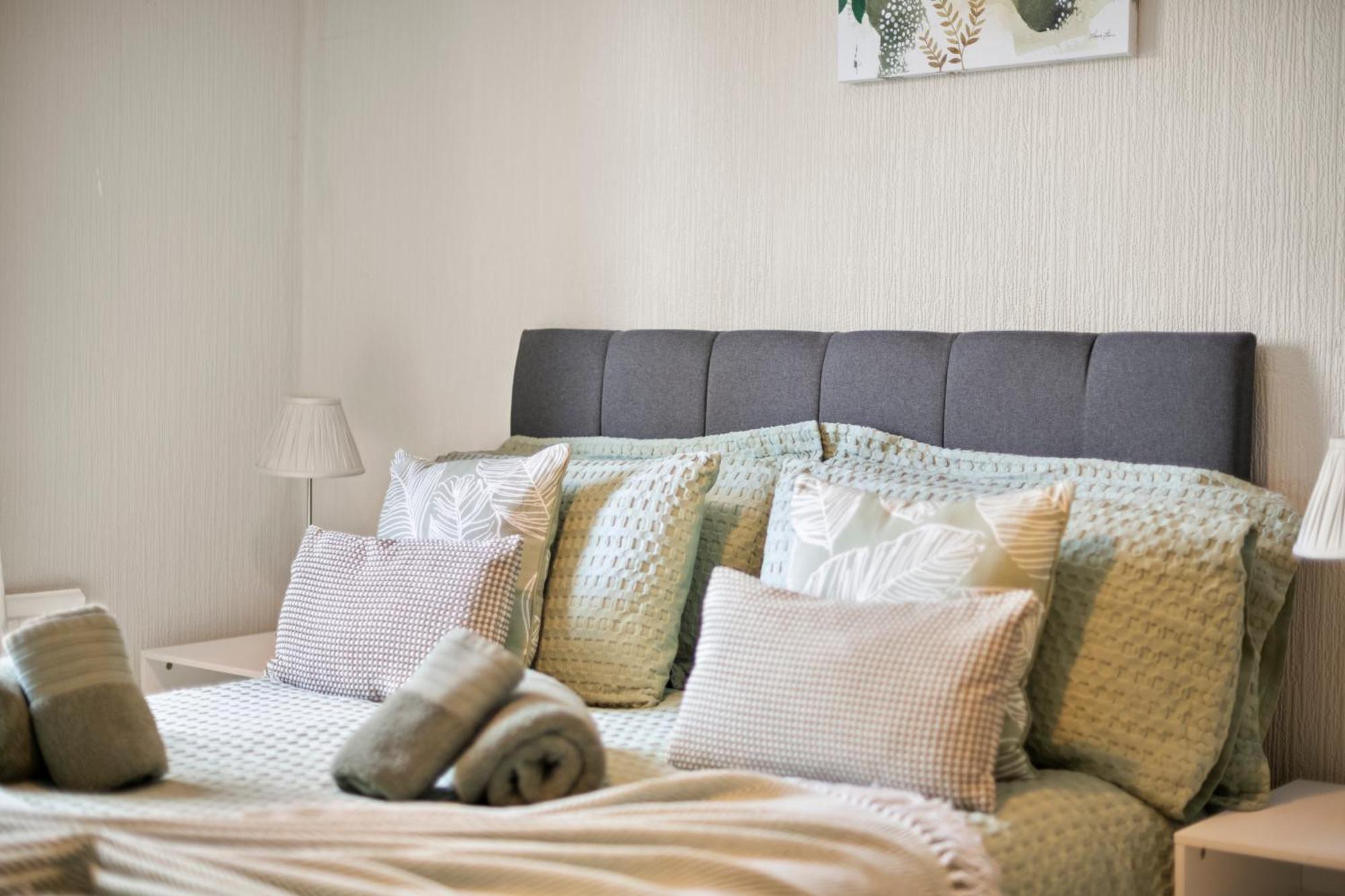 Holiday home Charming With Free Parking That Is Perfect For Relaxation *