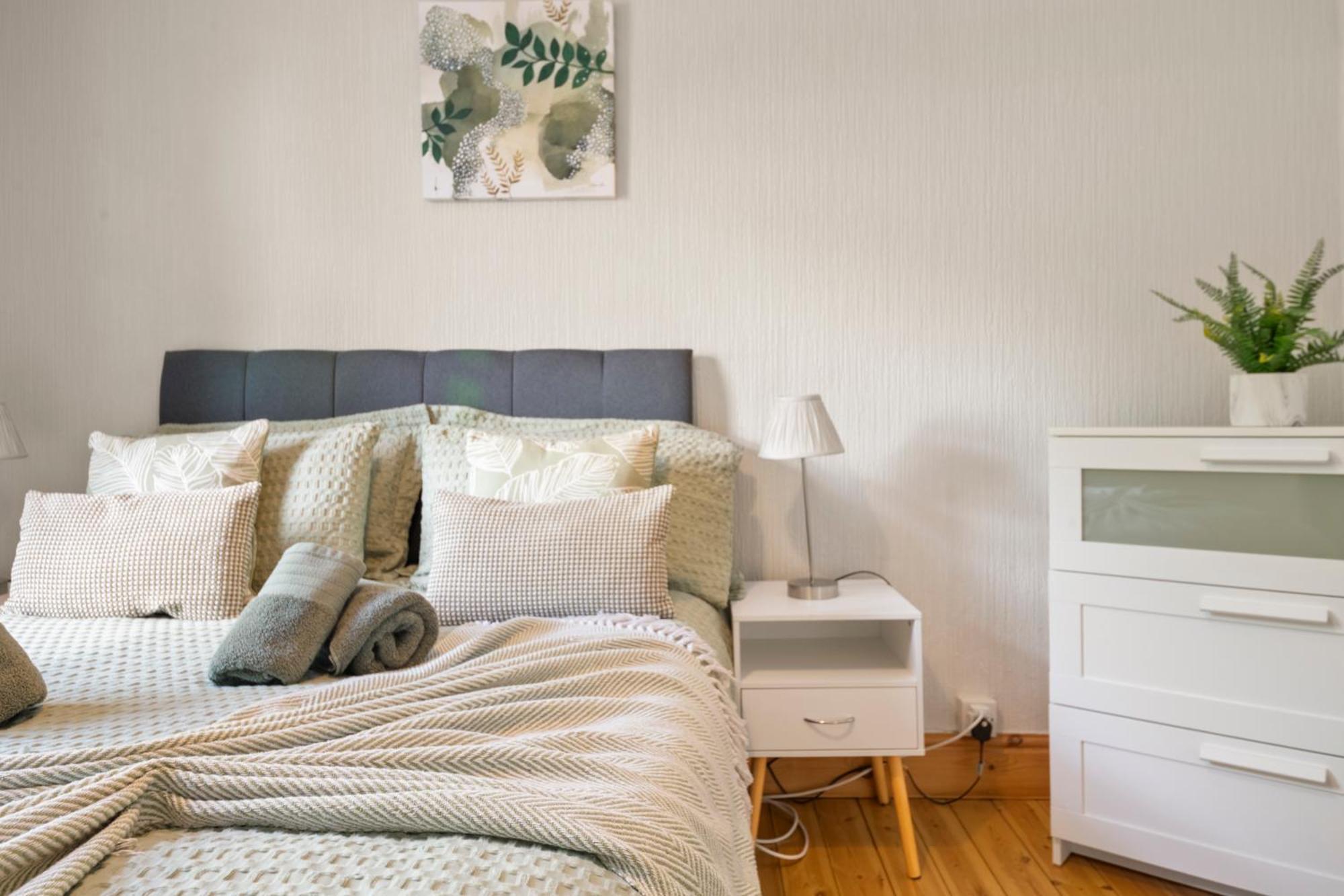 Charming With Free Parking That Is Perfect For Relaxation Holiday home Windsor