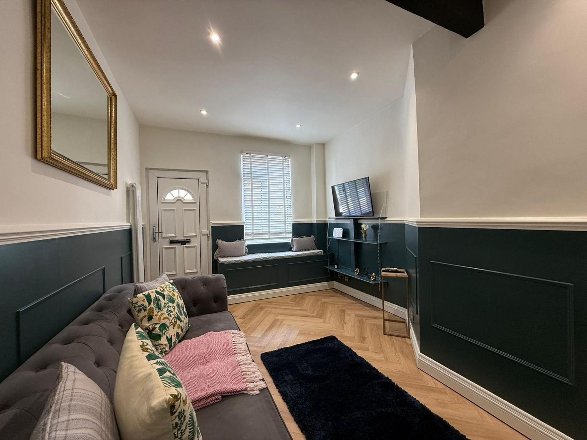 Charming In - Walk To Castle &shops! Holiday home *