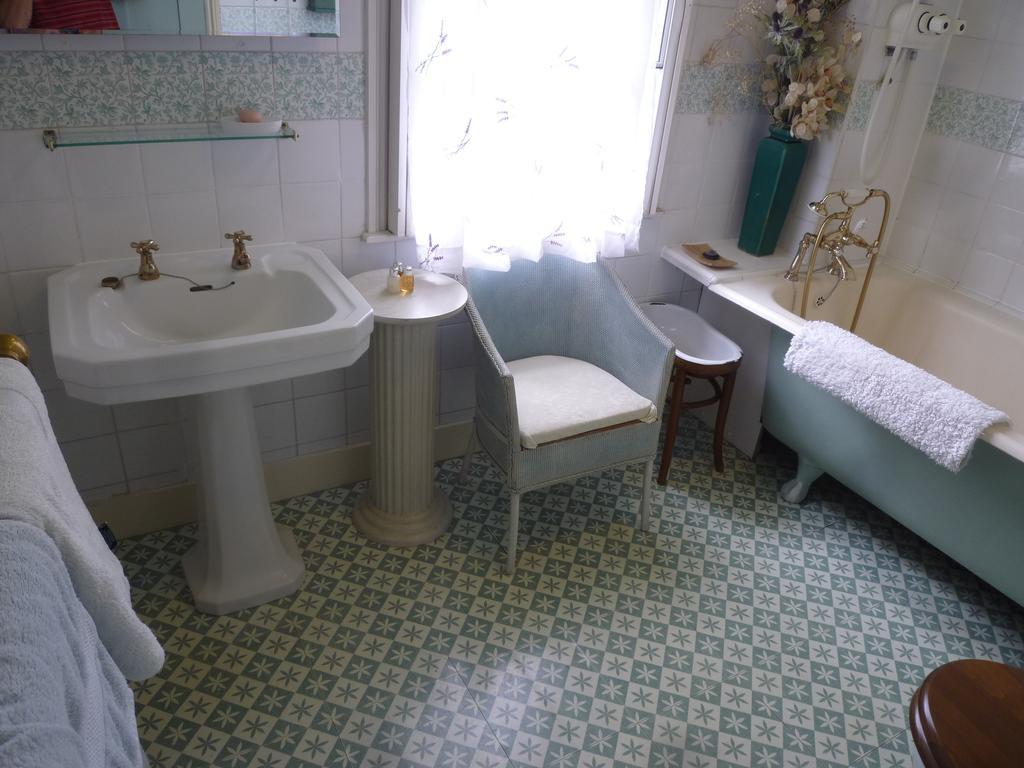 Manor Cottage Bed And Breakfast * Windsor
