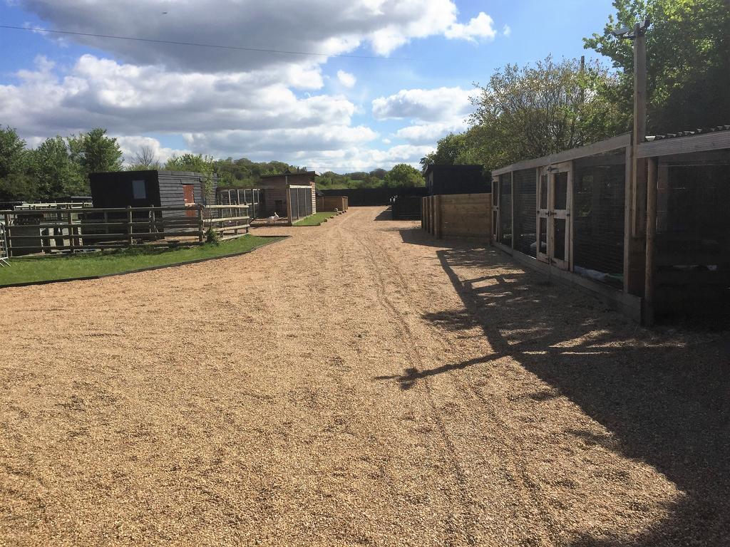 Willow Court Farm Studio West & Petting Farm, 8 Mins To Legoland & Windsor, 15 Mins To Lapland Uk Holiday home Windsor
