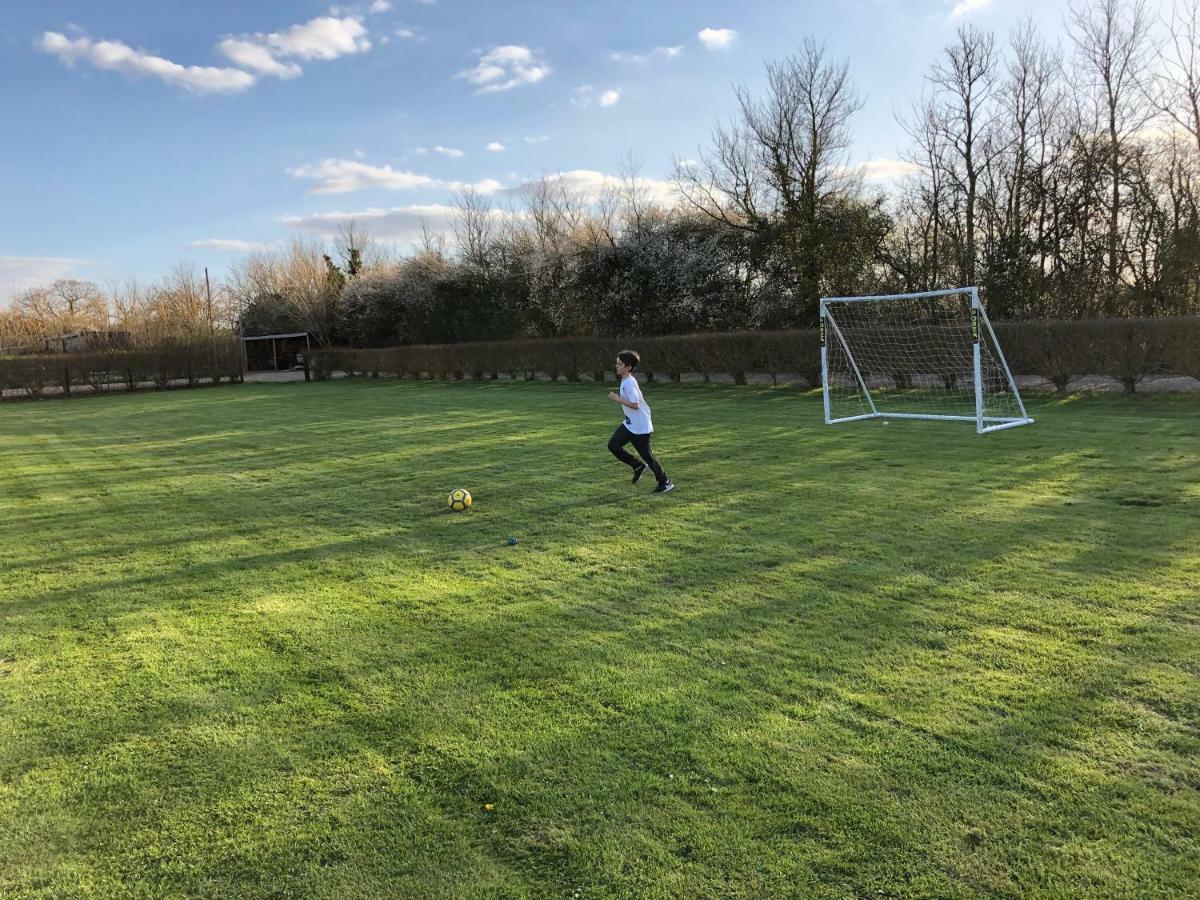 Willow Court Farm Studio West & Petting Farm, 8 Mins To Legoland & Windsor, 15 Mins To Lapland Uk *