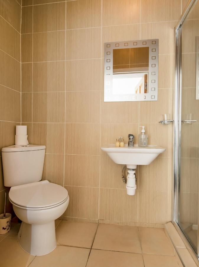 Oyo Vale Hotel Windsor