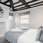 Castle Properties: The Sovereign 5 Bed Town House