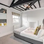 Castle Properties: The Sovereign 5 Bed Town House