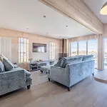 Stylish Lodge At Windsor Racecourse Marina